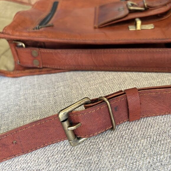 Vintage leather cross body messenger bag brass buckles Men's - Picture 7 of 16